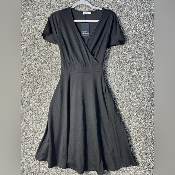 Pinup Fashion V Neck Midi Short Flutter Sleeve Dress SZ Medium NWT - Picture 4 of 9